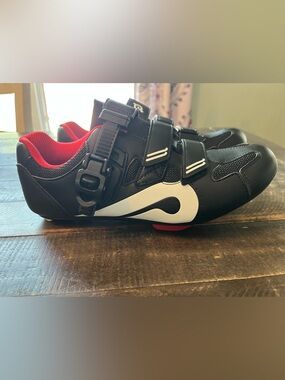 Peloton Cycling Shoes PL-SH-B-39 EU 39 / Womens 8.5 Excellent Condition